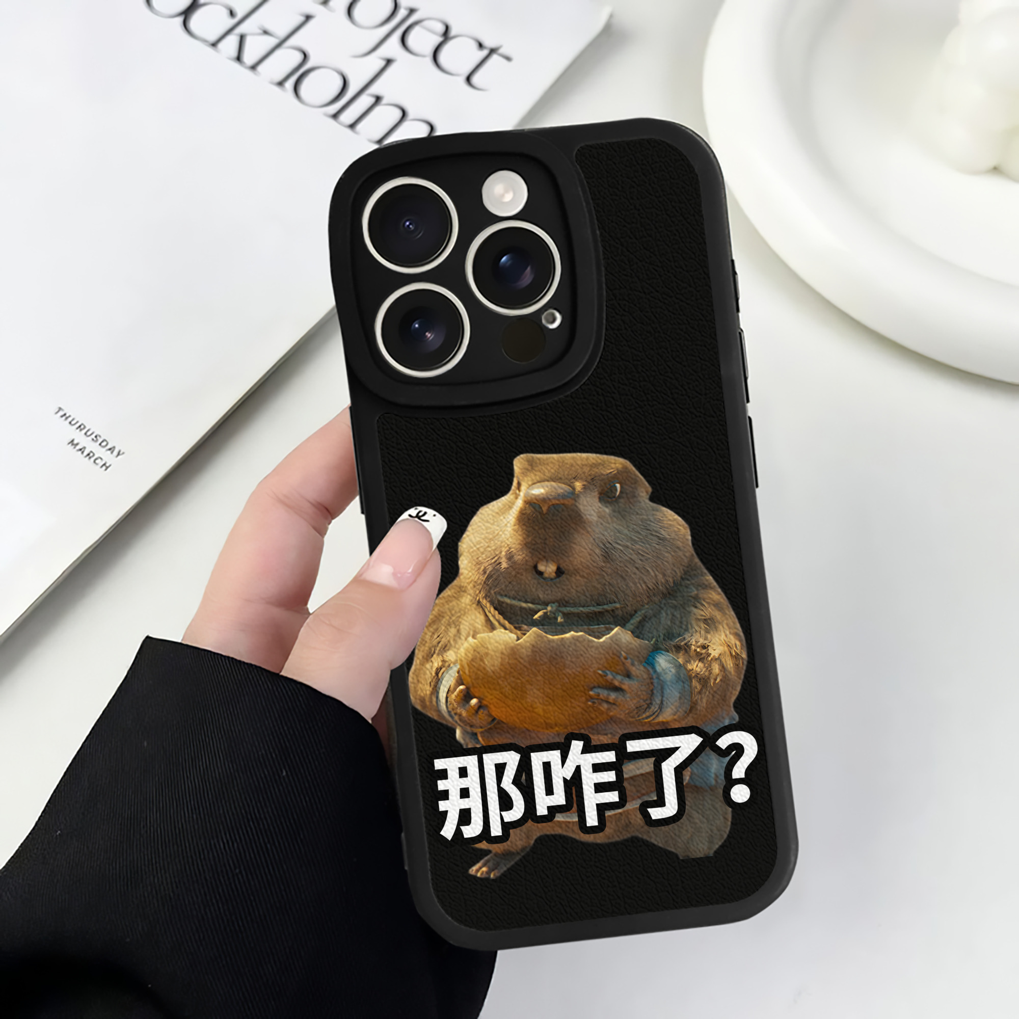 （画像用） Ne Zha 2 ナタ 魔童の大暴れ 【iPhone 16シリーズ対応】シリコンスマホケース（レザー調） 材質：シリコン